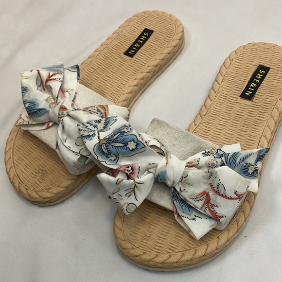 She & In slippers/sandals - Picture 6 of 12